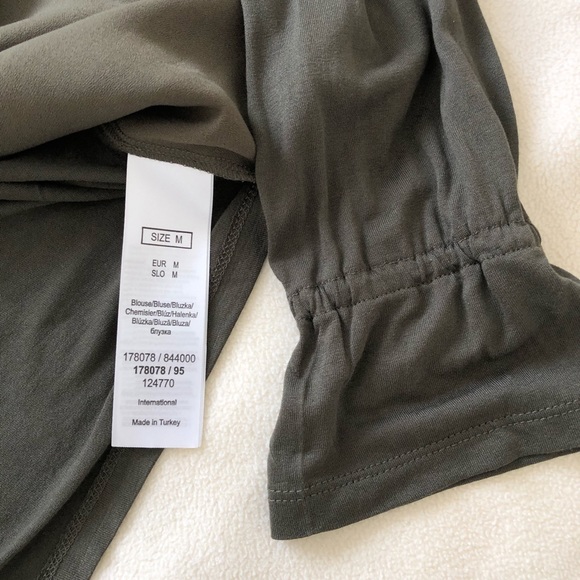 Olive green tunic with elastic around the sleeve cuff - Picture 2 of 3